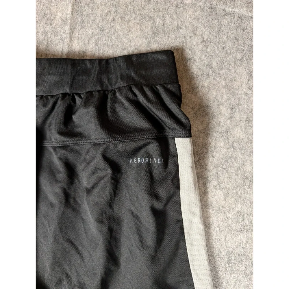Adidas AEROREADY Mens Athletic‎ Shorts Black Grey Striped Pockets Gym Training